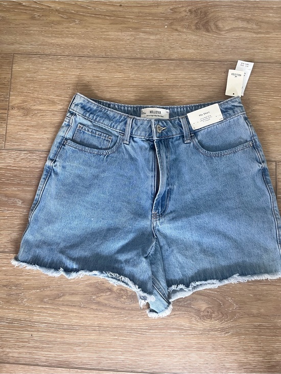 Hollister Pants - Hollister Women's 90s shorts ultra high rise 5” Light Wash Frayed Denim Short